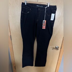 NWT women’s Old Navy “The Rock Star Demi-Boot” cut jeans dark denim size 16